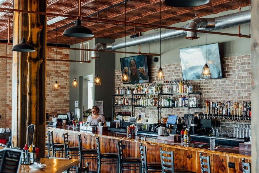 More Photos Of 794 Pine St, Muskegon General Retail For Lease