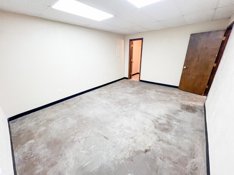 More Photos Of 1304A Dayton Rd, Midland Warehouse For Sale