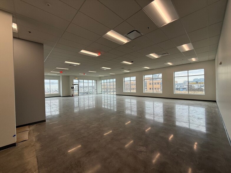 More Photos Of 9150 W 55th St, McCook Warehouse For Lease