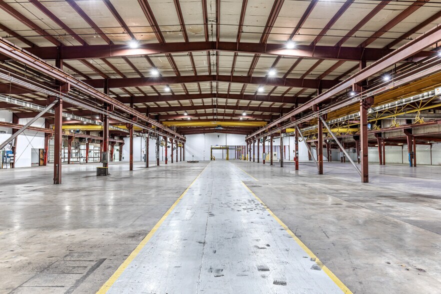 More Photos Of 1402 E Veterans Memorial Pky, Warrenton Manufacturing For Sale