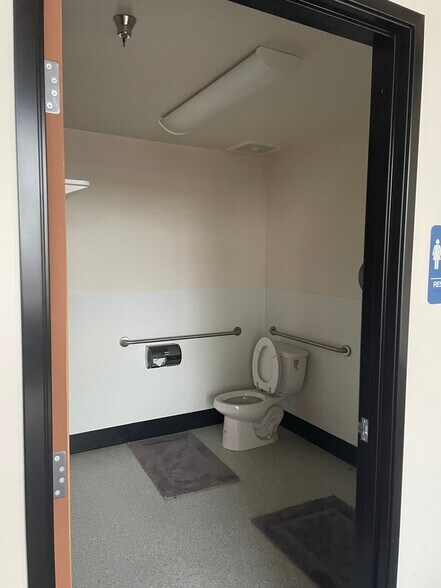 More Photos Of 1555-1585 Laurel Bay Ln, San Diego Manufacturing For Sale