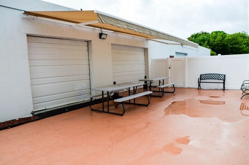 More Photos Of 705 Bond Way, Delray Beach Showroom For Sale