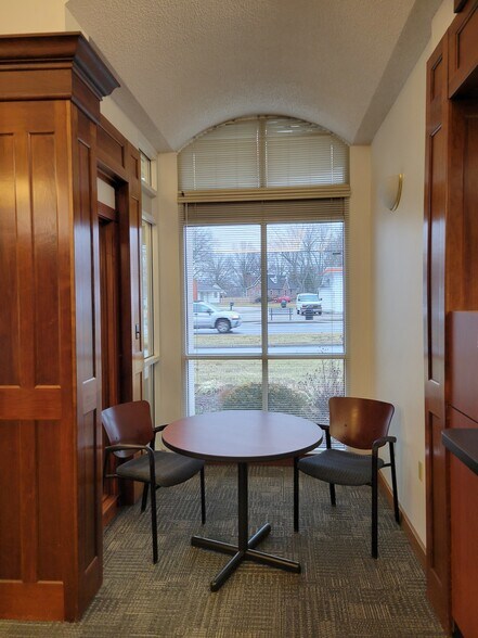 More Photos Of 2659 Charlestown Rd, New Albany Bank For Lease