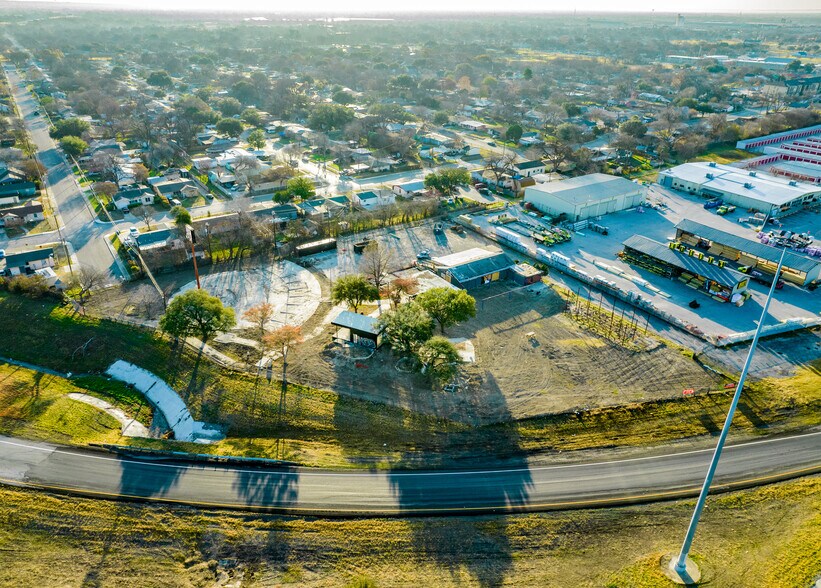 More Photos Of 1600 S General Mcmullen Dr, San Antonio Land For Lease