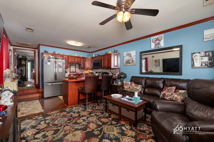 More Photos Of 1466 Snug Harbor Rd, Shady Side Storefront Retail Residential For Sale