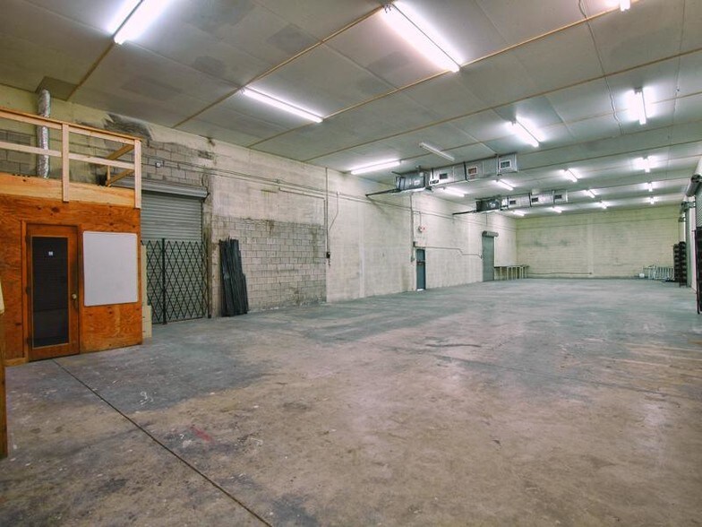 More Photos Of 1733 SW Biltmore St, Port Saint Lucie Warehouse For Sale