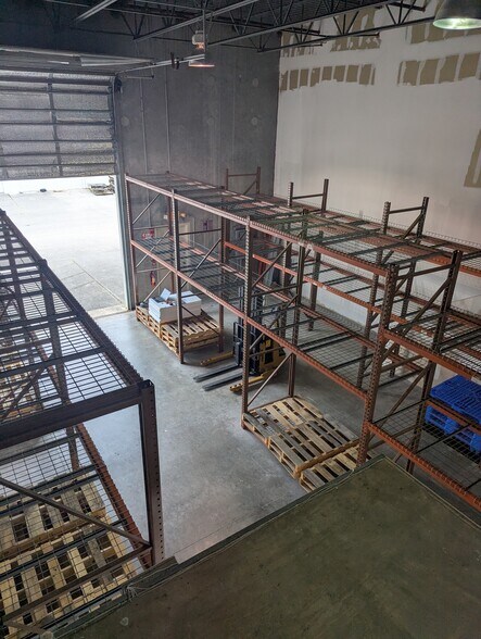 More Photos Of 585 NW Mercantile Pl, Port Saint Lucie Light Manufacturing For Sale