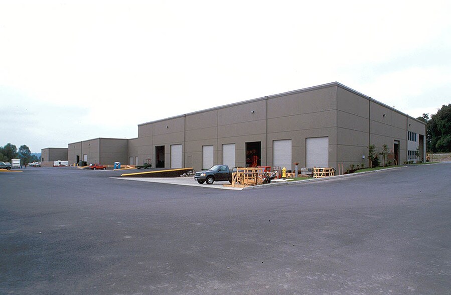 More Photos Of 3320 W Valley Hwy N, Auburn Unknown For Lease