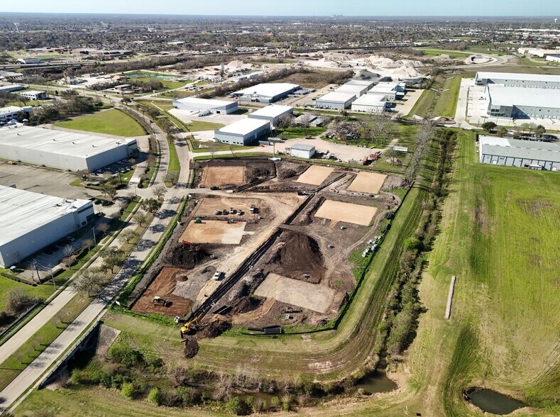 More Photos Of 13620 S Gessner Rd, Missouri City Warehouse For Lease