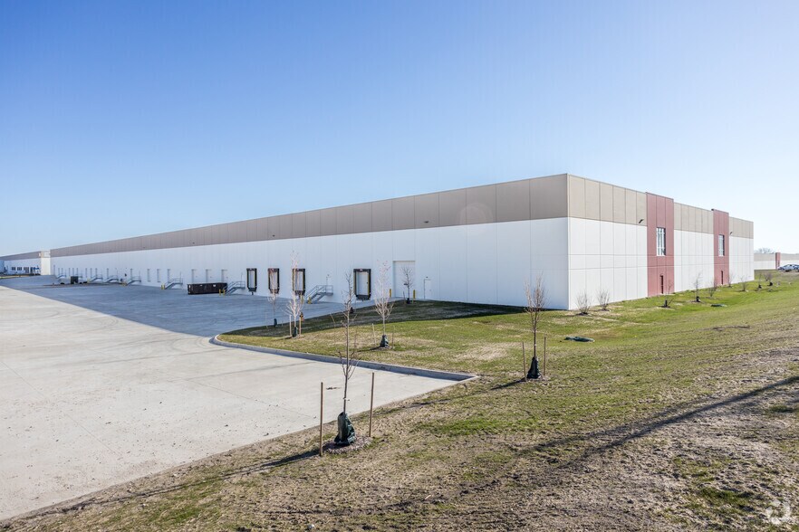 More Photos Of 6150 SE Rio Cir, Ankeny Warehouse For Lease