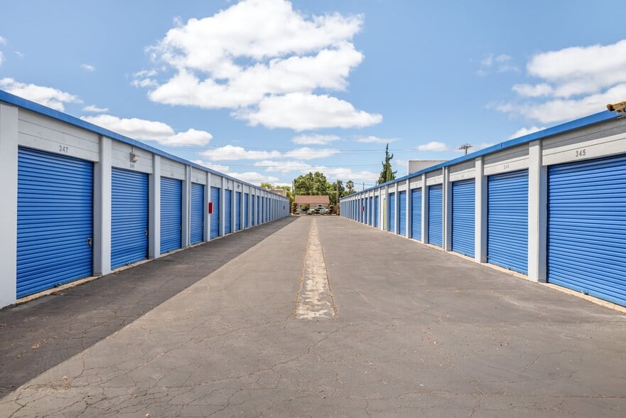 More Photos Of 2961 Fruitridge Rd, Sacramento Self Storage For Sale