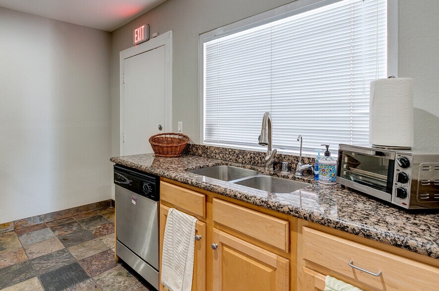 More Photos Of 510 S 8th St, Las Vegas Office Residential For Sale