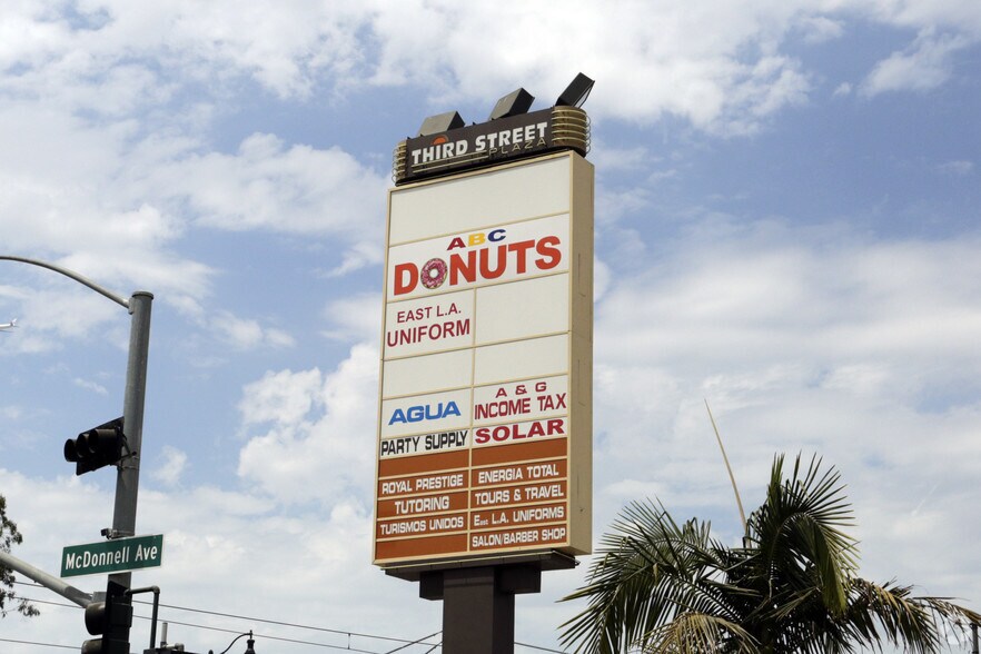 More Photos Of 4555-4557 E 3rd St, Los Angeles Unknown For Lease