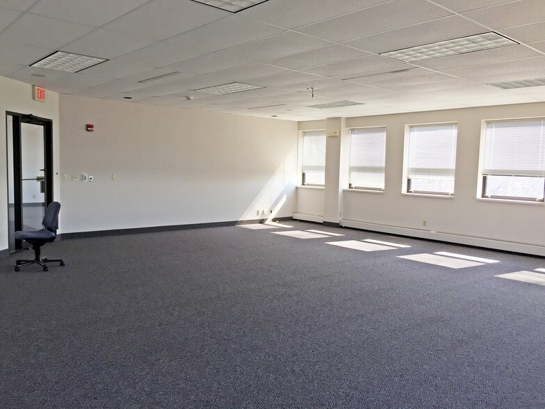 More Photos Of 1100 W Glen Ave, Peoria Office For Lease