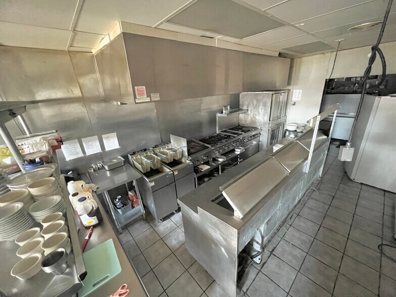 More Photos Of 1120 S 10th St, Frederick Restaurant For Sale