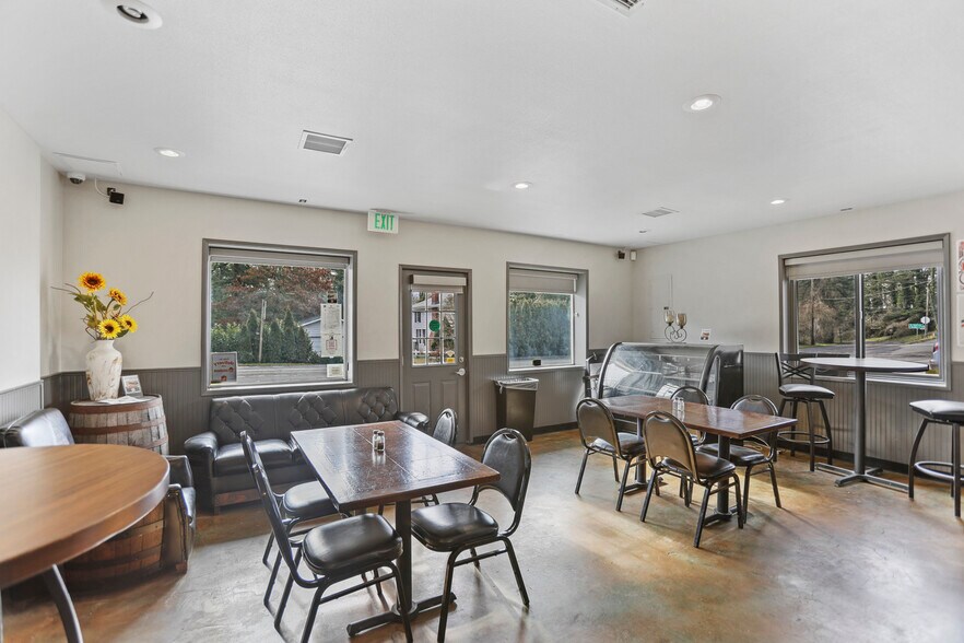 More Photos Of 31815 E Historic Columbia RI Hwy, Troutdale Convenience Store For Sale