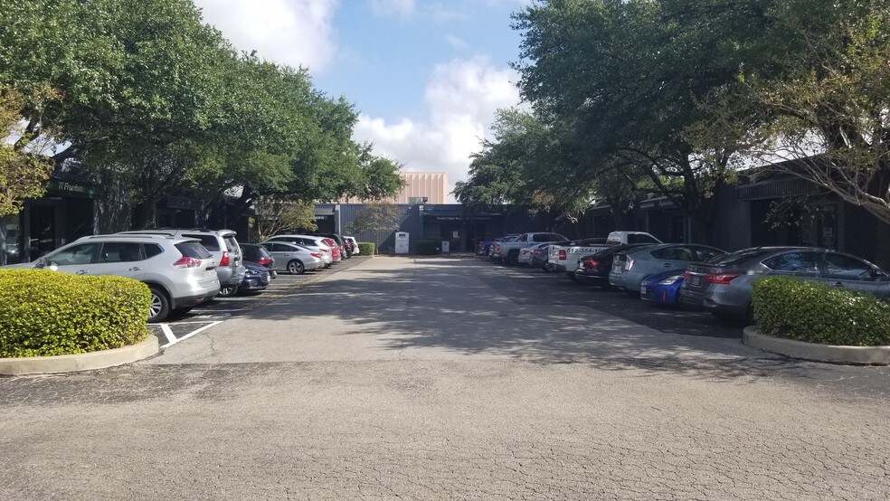 More Photos Of 8711 Burnet Rd, Austin Light Distribution For Lease