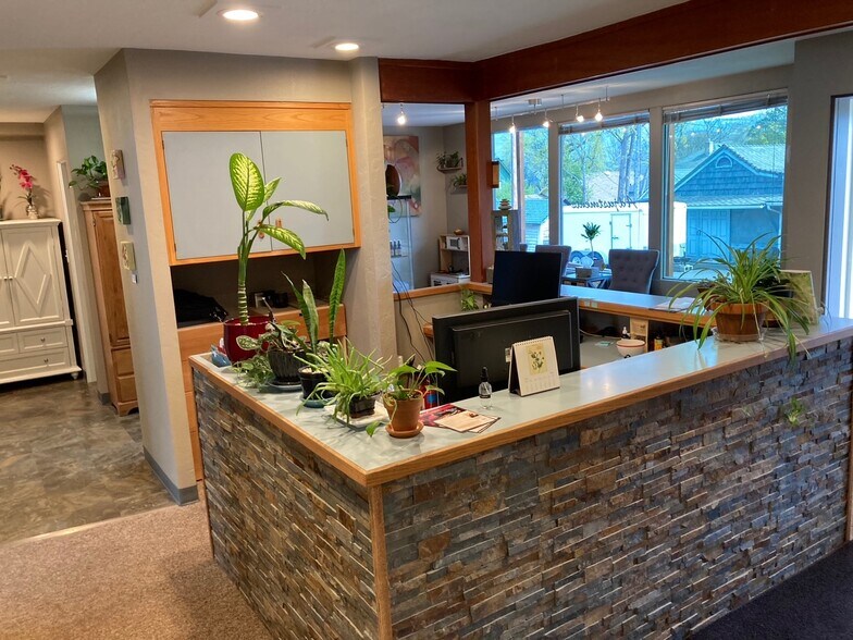 More Photos Of 993 Siskiyou Blvd, Ashland Office For Sale