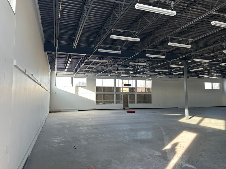 More Photos Of 2329 W North Ave, Milwaukee Freestanding For Lease