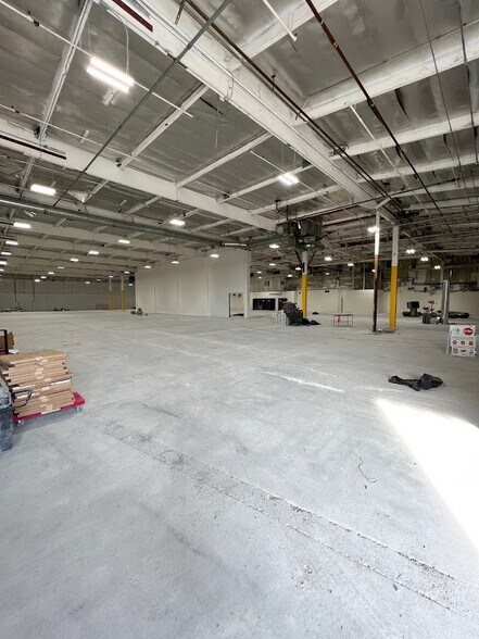 More Photos Of 21310-21314 Lassen St, Chatsworth Warehouse For Lease