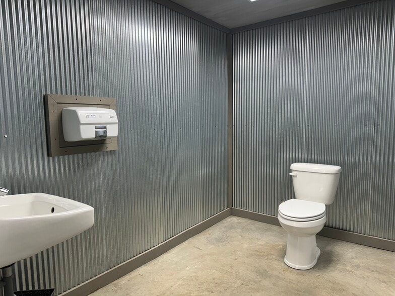 More Photos Of 613 N Main St, Piedmont Restaurant For Sale