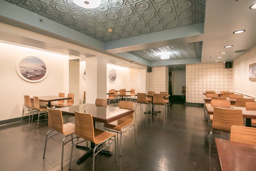 More Photos Of 1111-1113 Walnut St, Philadelphia Storefront For Sale