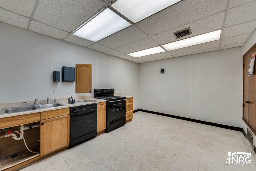 More Photos Of 1551 Laredo Dr, Odessa Warehouse For Sale