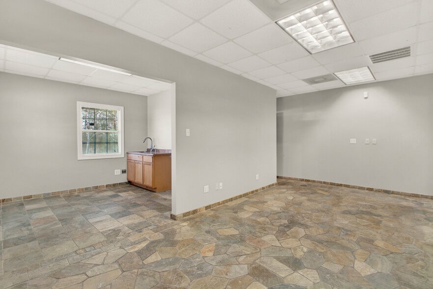 More Photos Of 11551 Louetta Rd, Houston Showroom For Lease