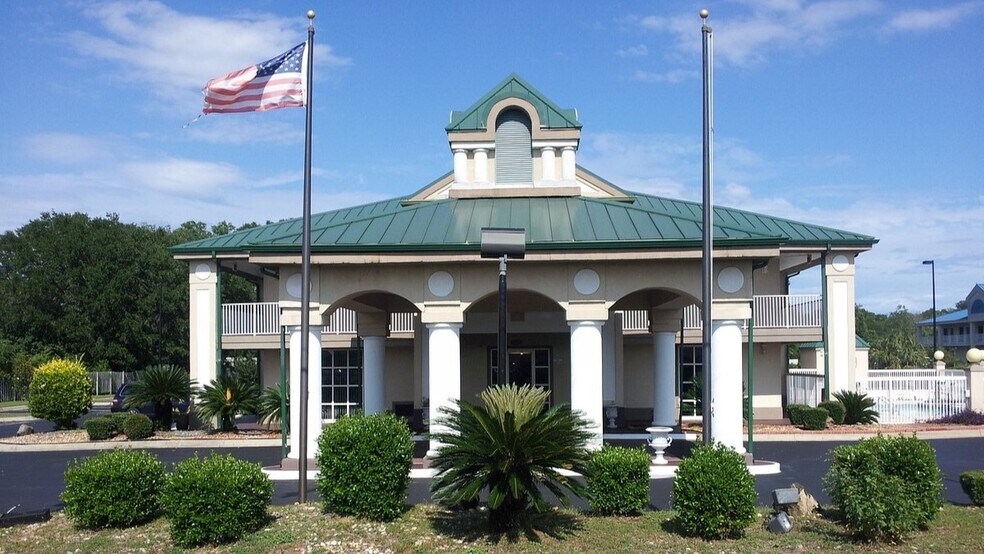 More Photos Of 2226 Highway 71, Marianna Hotel For Sale