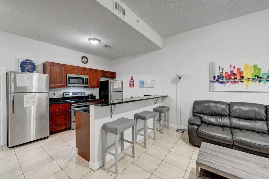 More Photos Of 350 W Pine St, Lantana Dormitory For Sale