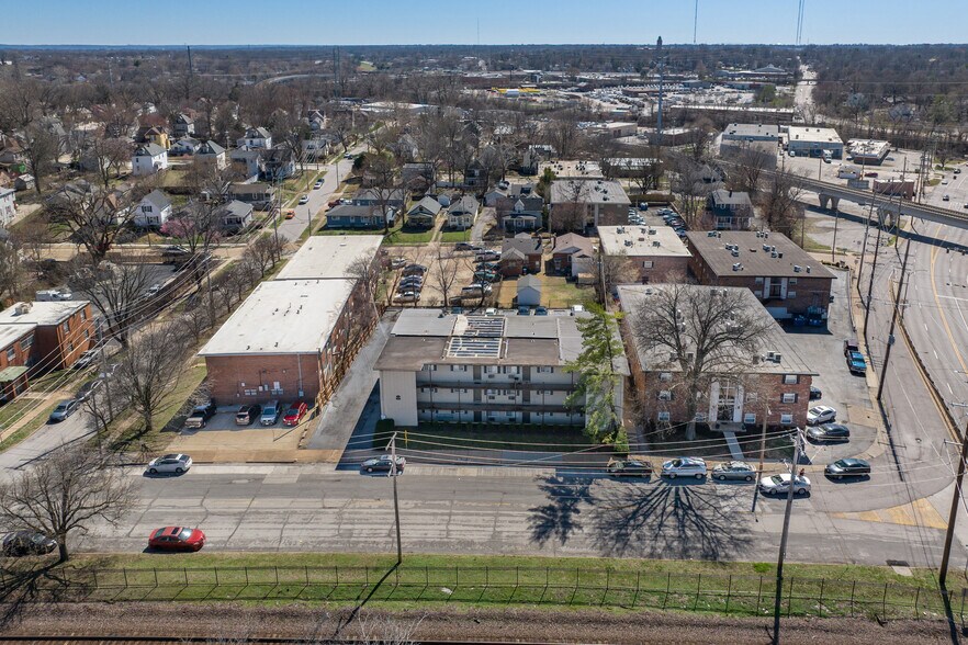 More Photos Of 3704 Greenwood Blvd, Maplewood Apartments For Sale