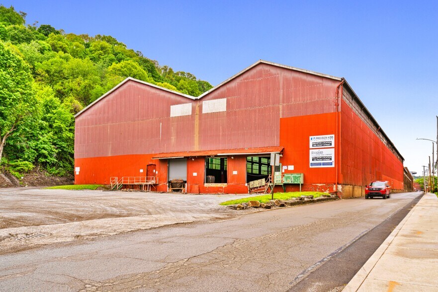 More Photos Of 100 Front St, New Brighton Warehouse For Lease