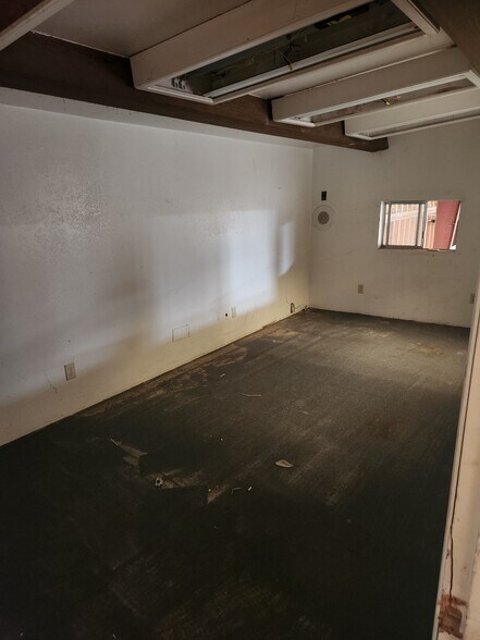 More Photos Of 6764 Avenue 304, Goshen Auto Repair For Lease