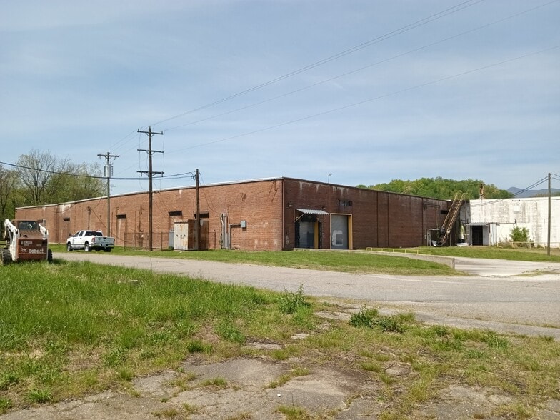 More Photos Of 1 Water St, Old Fort Distribution For Lease