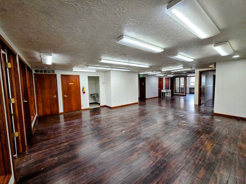 More Photos Of 2649 N Main St, Sunset Office For Sale