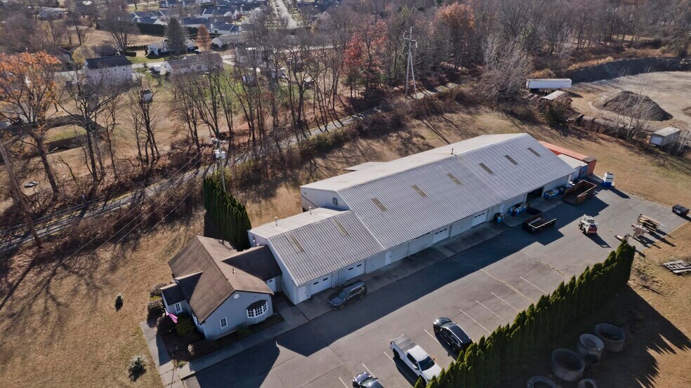 More Photos Of 16 Arthur St, Easthampton Warehouse For Sale