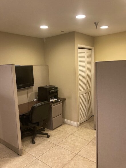 More Photos Of 4848 Colt St, Ventura Manufacturing For Sale