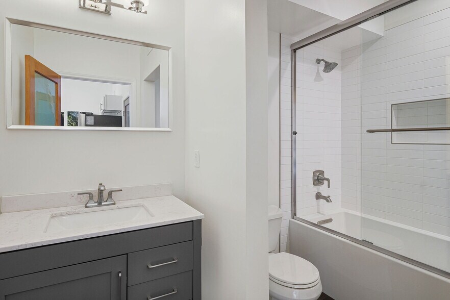 More Photos Of 1411-1413 Cloverfield Blvd, Santa Monica Apartments For Sale