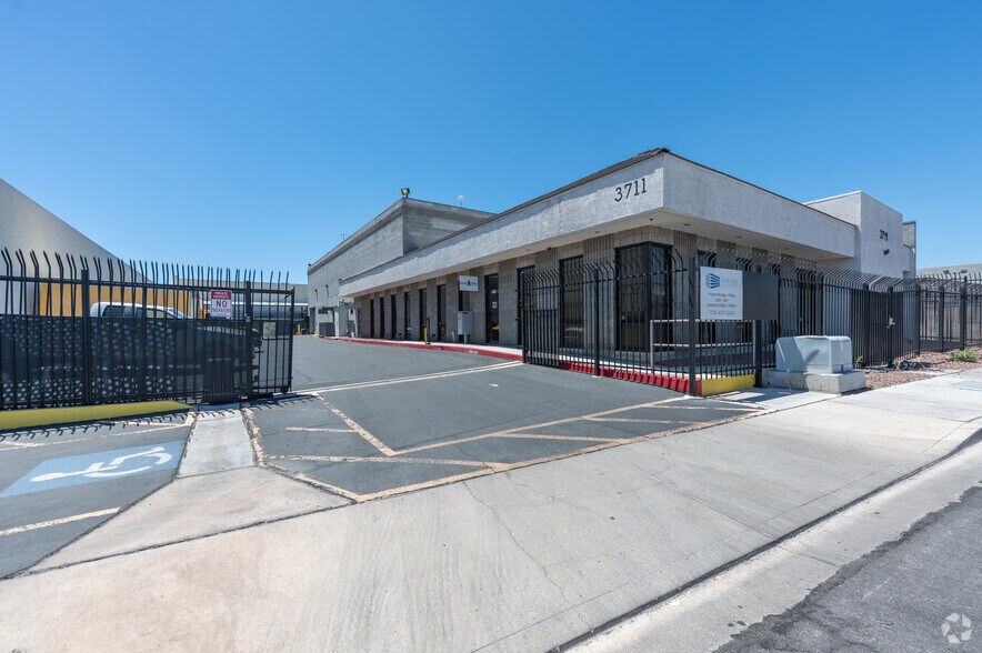 More Photos Of 3711 Regulus Ave, Las Vegas Warehouse For Lease