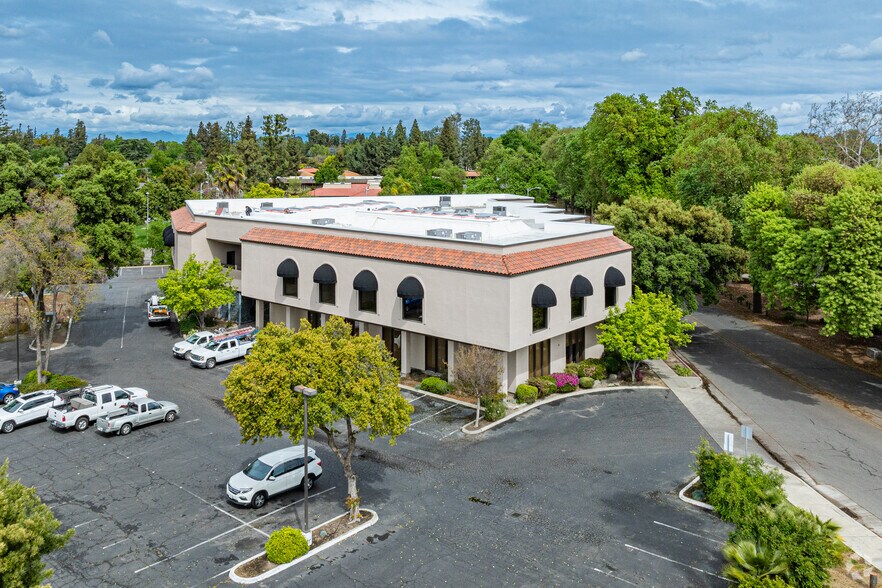 More Photos Of 3120-3132 W Main St, Visalia Office For Lease