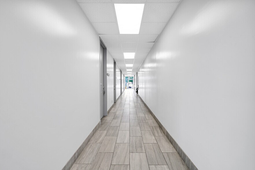 More Photos Of 6420 Hillcroft Ave, Houston Office Residential For Sale