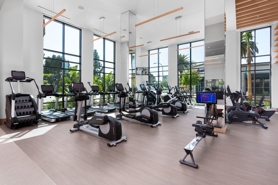 More Photos Of 185 S State College Blvd, Brea Apartments For Lease