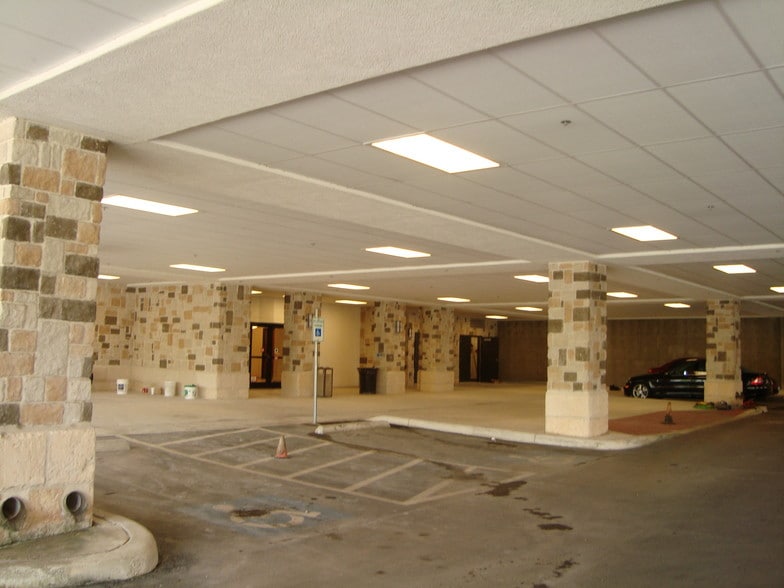 More Photos Of 423 Treeline Park, San Antonio Medical For Lease