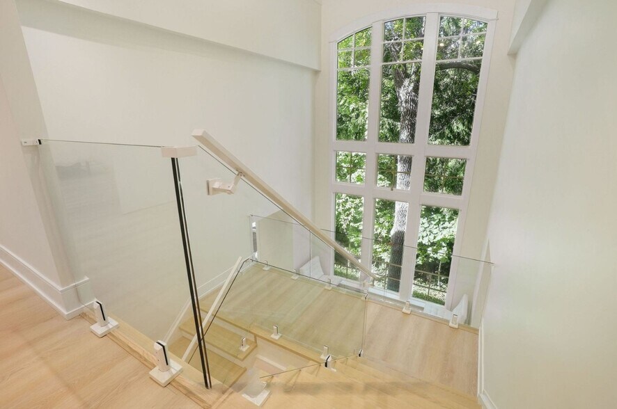 Primary Photo Of 139 Mulcaster St, Barrie Lodge Meeting Hall For Sale