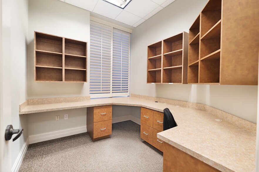 More Photos Of 3021 N Airport Pulling Rd, Naples Office For Sale