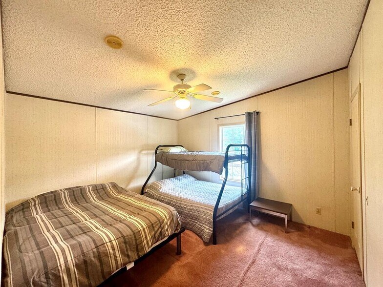 More Photos Of 158 Caloric Rd., Mullens Flex For Sale