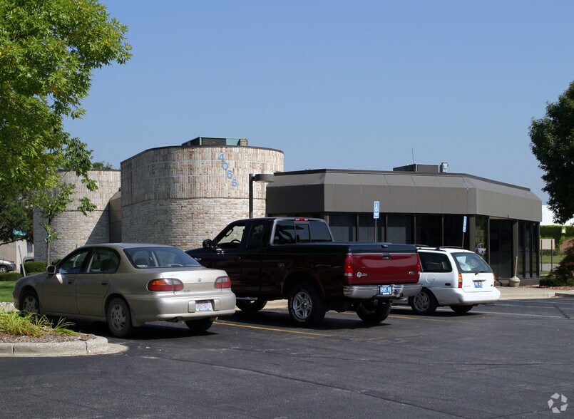 Primary Photo Of 4065 Plainfield Ave, Grand Rapids Bank For Sale