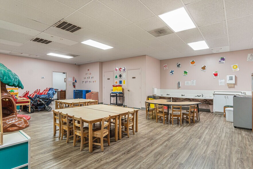 More Photos Of 18490 Kuykendahl Rd, Spring Freestanding For Sale