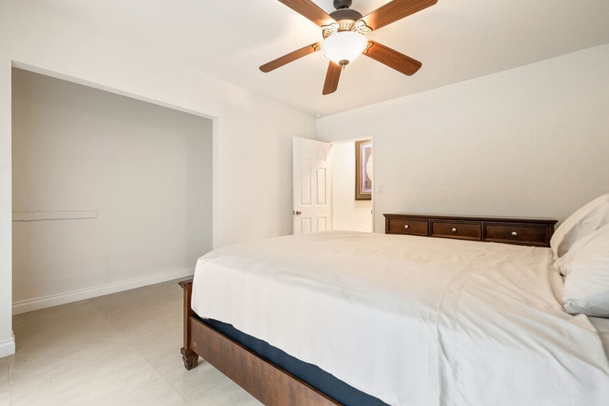 More Photos Of 1425 S Via Soledad, Palm Springs Apartments For Sale