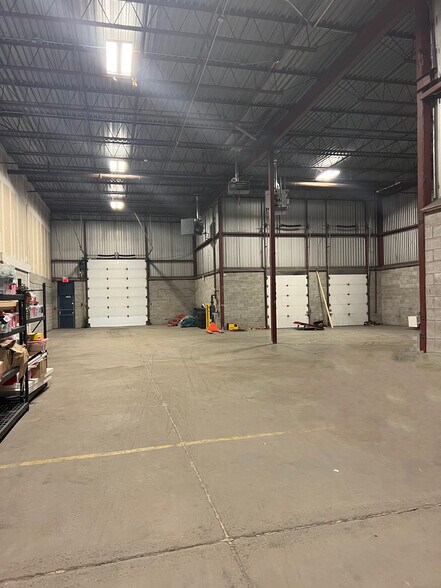 More Photos Of 255 Ch Du Tremblay, Boucherville Warehouse For Lease
